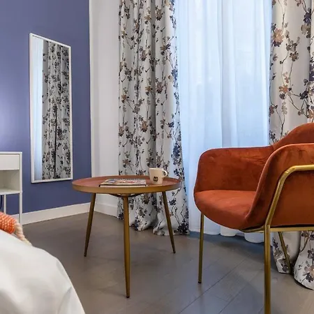 Central Station & Shuttle Airport Stop 2' Walk