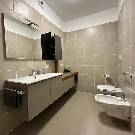 Casa Bianca - Metro E Stazione Sotto Casa Nocleg ze śniadaniem *