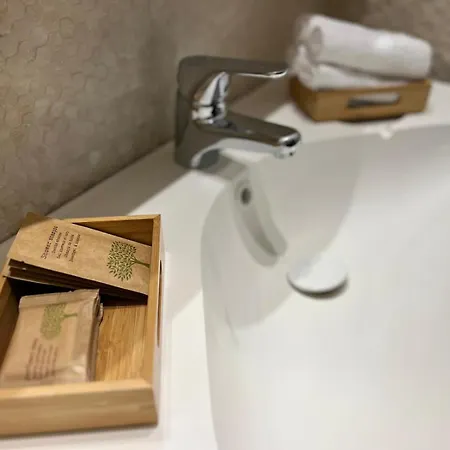 Da Vinci - With Balcony In Design District - Tortona Area * Milán