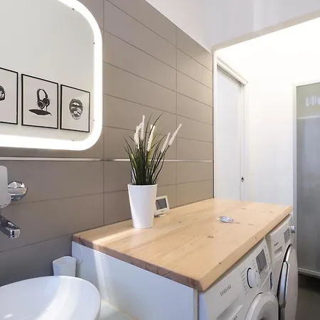 Mila Lux Lodi Milan