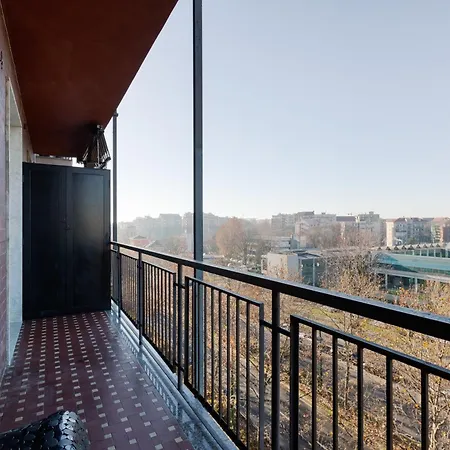 Roomy With Balcony! *