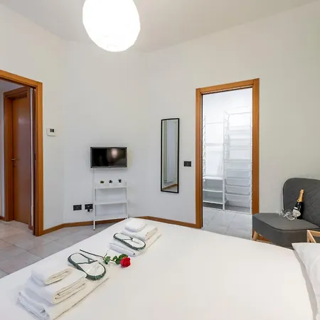 Vigevano, 15 - Navigli - L'altra Darsena * Milão