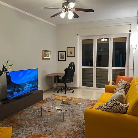 Sciuscia House דירה