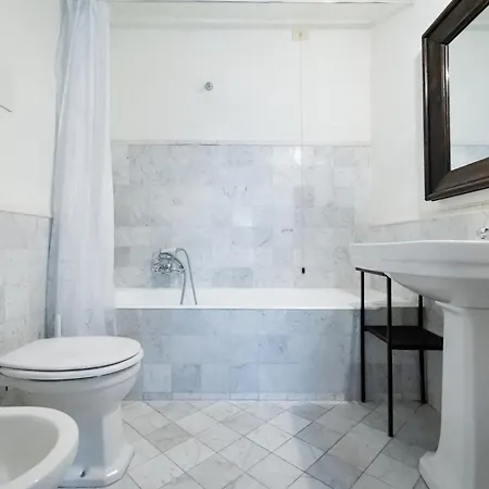 La Corte Di Emily Ap. 1 Milano