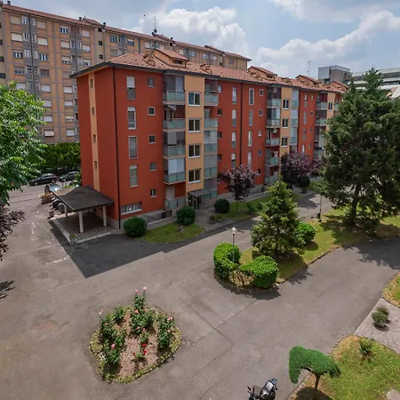 Ampio E Luminoso Appartamento, Posto Auto Gratuito - Quarenghi * 米兰