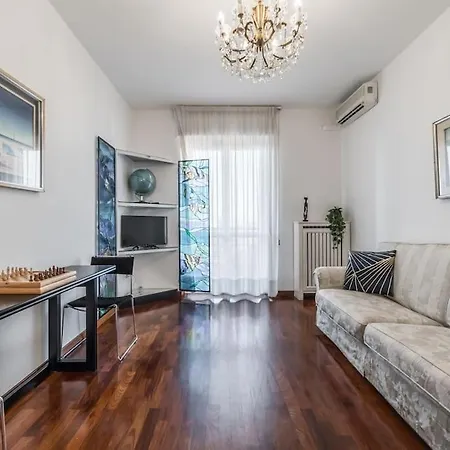 Navigli - 5 Minutes From The Metro דירה *