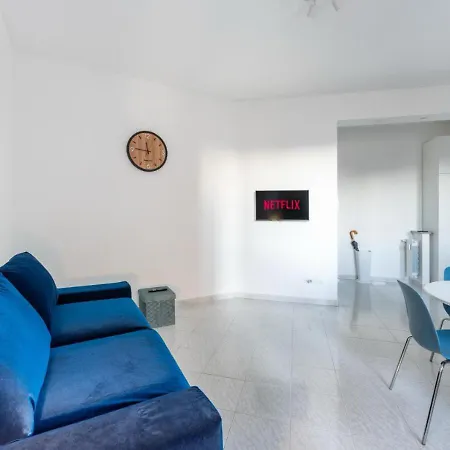 City Life - Fiera Strategic Flat - A/c & Wi-fi Апартаменты