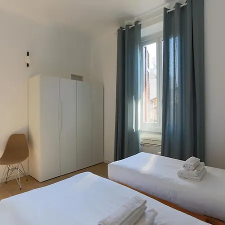 The Rent - Spacious Two Bedrooms Near Porta Romana
