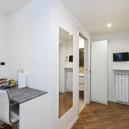 Magnoliaapartments - 5 Nirone Center アパート ミラノ