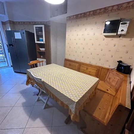 Gigli, Con Cucina In Comune E Terrazza 招待所