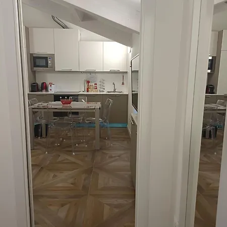 Luminoso Bilocale Zona Tibaldi Bocconi * Милан