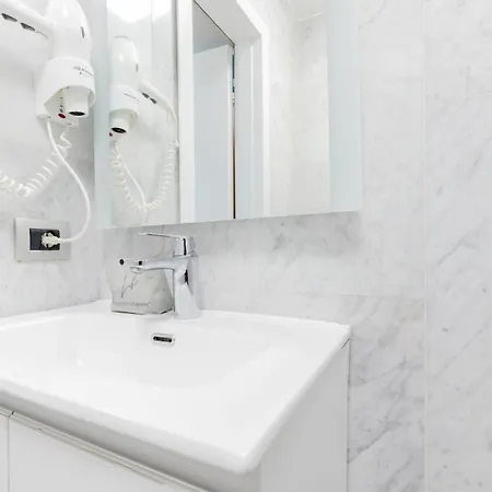 Station 10 Min Duomo - L'oasi Urbana Apartamento