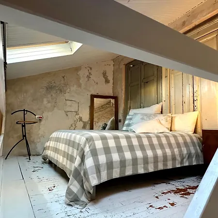 Charming And Design Attic Loft In Coolest Area Navigli Ticinese * מילאנו