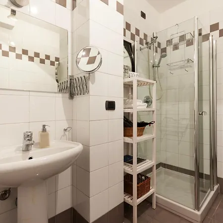 Moscova-brera Elegante Con Giardino Privato ミラノ