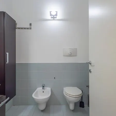 Xenia - Luminous Flat In Fondazione Prada Milaan