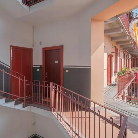 Xenia - Luminous Flat In Fondazione Prada Milaan