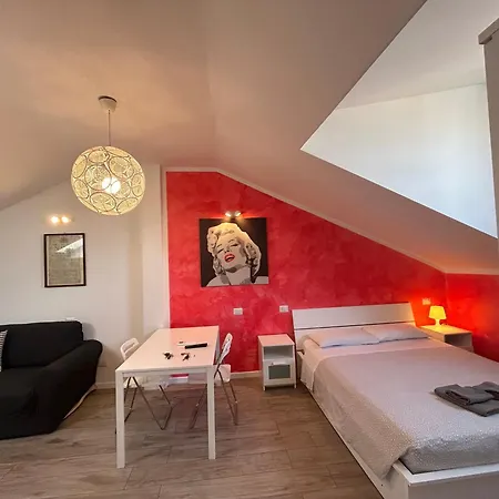 Mansarda Open Space Vicino Zona Isola Apartment