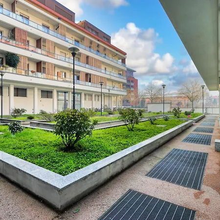 Lägenhet Joivy Elegant With Parking And Balcony Milano