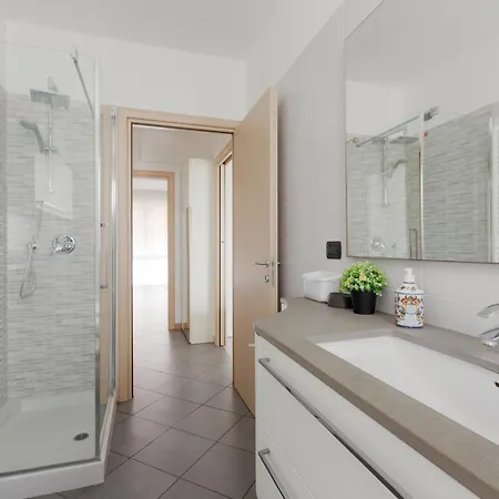 Niguarda - Ampio E Moderno Trilocale