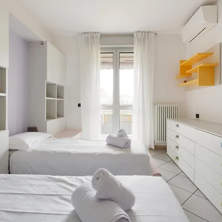 Niguarda - Ampio E Moderno Trilocale * Milan