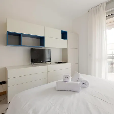 Niguarda - Ampio E Moderno Trilocale Milan