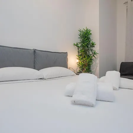 I Host - Melloni 34 Apartment