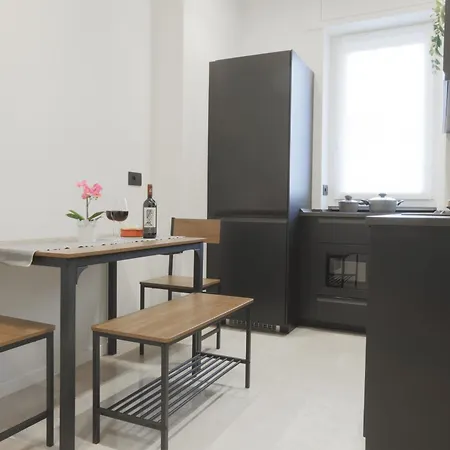 New Modern Flat 10 Minutes Walk From Station