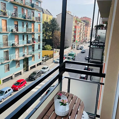 アパート Nicole's Appartament-a 15 Min Dal Duomo ミラノ