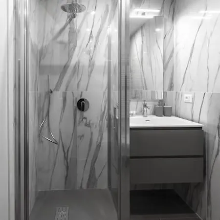 Duomo Space Free Parking - Private Gym- Metro * ميلان