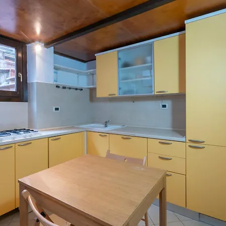 Ihost Monza 15b Appartement