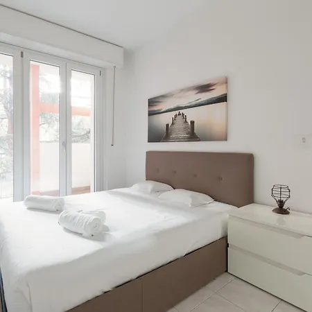 Guesthost - Corvetto M3 Bright With Balcony! Apartment *