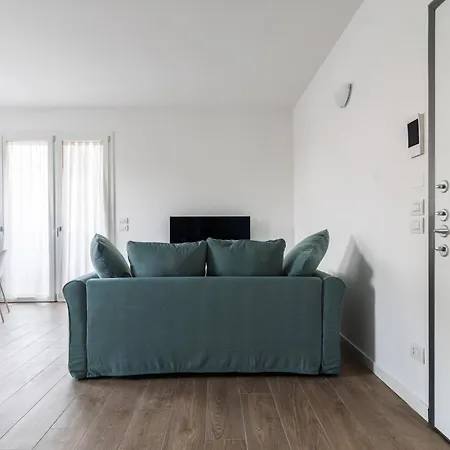 Bilocale Con Balcone Vicino Palazzo Del Ghiaccio