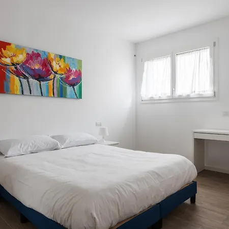 Bilocale Con Balcone Vicino Palazzo Del Ghiaccio Apartment