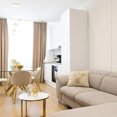 We - Prada Luxury 米兰