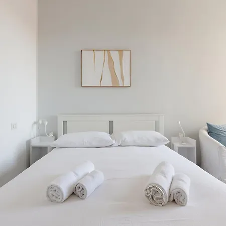 Guesthost - Bande Nere Mm1 With Balcony شقة ميلان