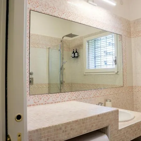 House - 20 Min From Center, Free Wifi And Private Parking Appartement Milaan