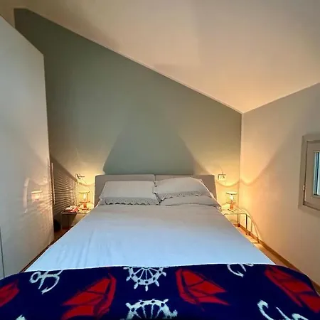 Cozy Attic At The End Of Via Savona