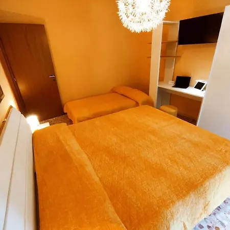 Mi Affaccio Sulla Piazza