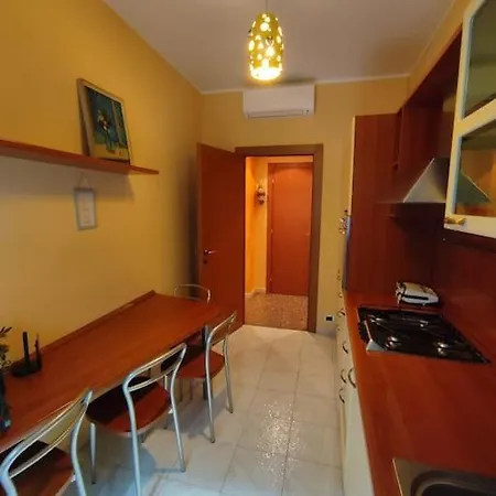 Mi Affaccio Sulla Piazza