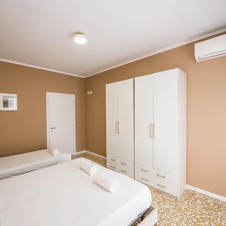 Shortmi Canonica * Milano