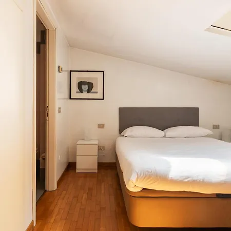 Apartament Elegante Bilocale Con Postazione Lavoro San Babila *