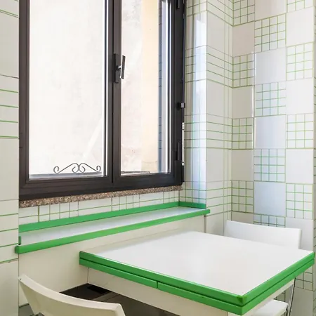 Elegante Bilocale Con Postazione Lavoro San Babila *