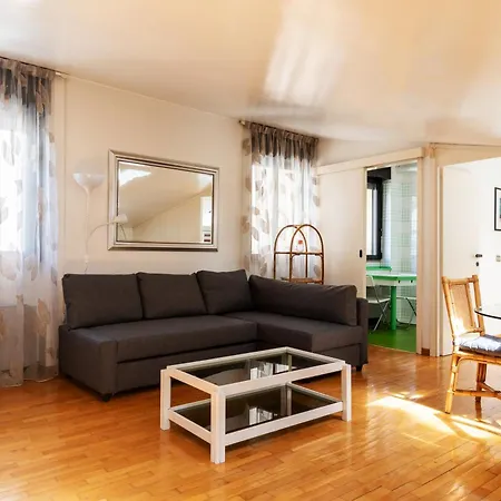 Elegante Bilocale Con Postazione Lavoro San Babila * Mediolan