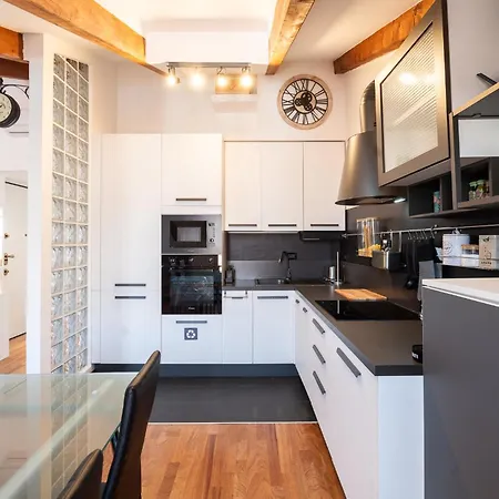 Appartement - Stazione Attico Moderno