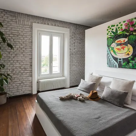 Stellar Design 2br Loft Next To Navigli & Duomo 밀라노