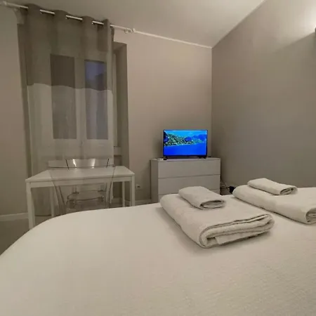 Regina In Sky Santa Giulia - Sky Tv, Wifi E Breakfast Box Milan