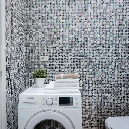 New! Lovely & Friendly In Center B * 米兰