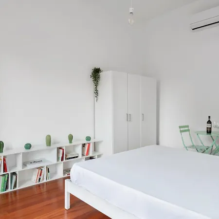 New! Lovely & Friendly In Center A *