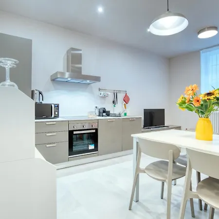 Charlotte Bb House * Milánó