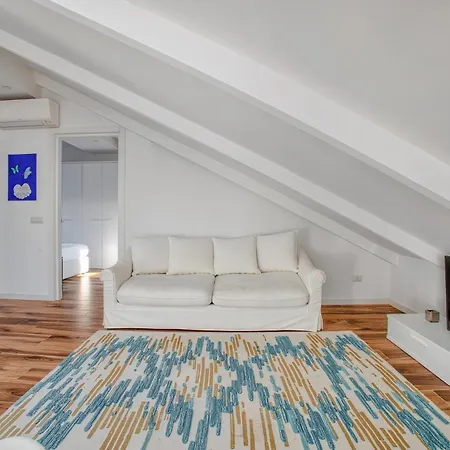 Lägenhet Just Urban - Esclusivo Attico Con Balcone Vista Duomo - 5min M4